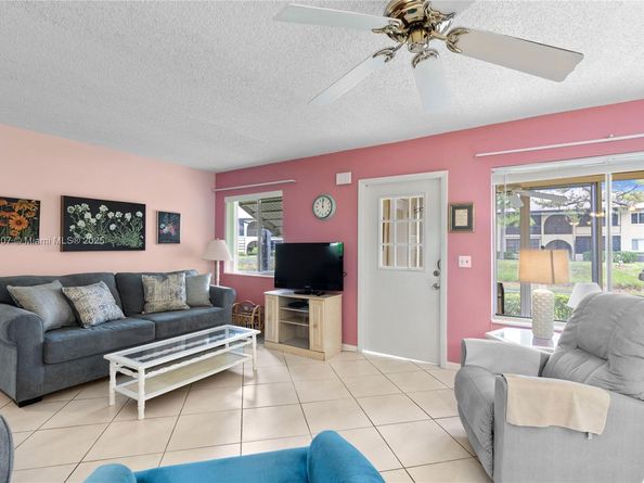 336 Pine Ridge Cir B1, Green Acres FL 33463