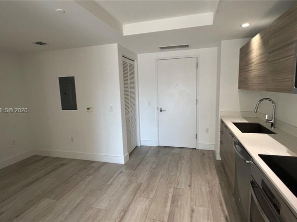 121 NE 34th St 1103, Miami FL 33137