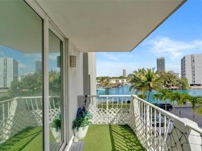 7133 Bay Dr 305, Miami Beach FL 33141