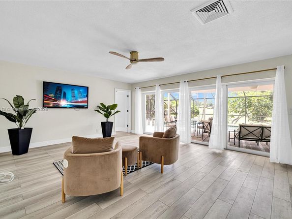5706 Guava Dr, Tamarac FL 33319
