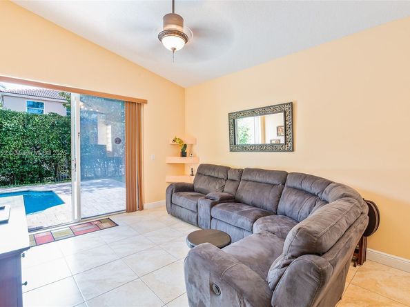 5305 NW 126th Dr, Coral Springs FL 33076