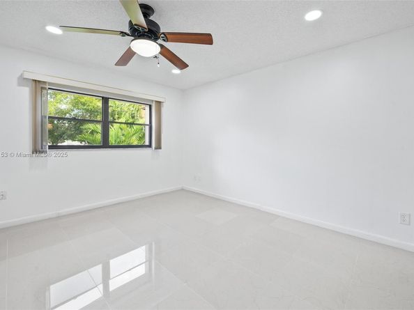 8901 N New River Canal Rd 14W, Plantation FL 33324