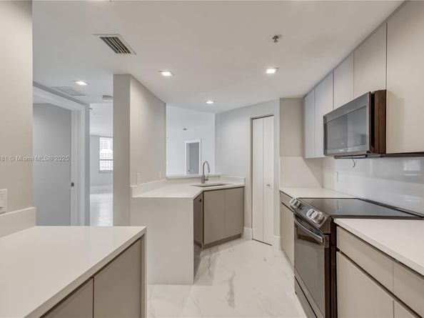 701 Brickell Key Blvd 1512, Miami FL 33131