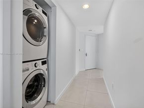 465 Brickell Ave 2002, Miami FL 33131