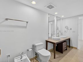465 Brickell Ave 2002, Miami FL 33131