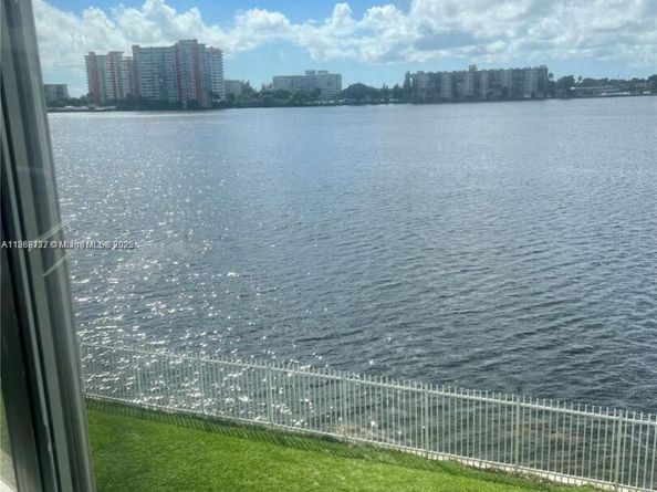 1100 NE 191st St 33, Miami FL 33179