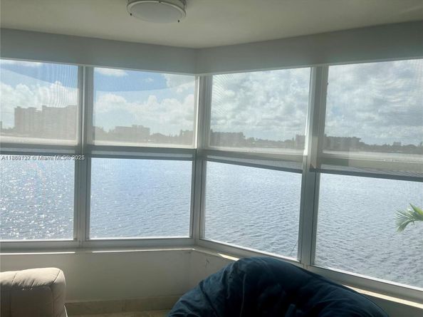 1100 NE 191st St 33, Miami FL 33179