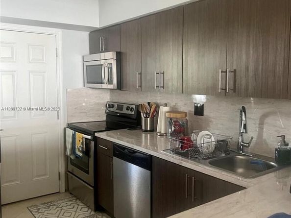 1100 NE 191st St 33, Miami FL 33179