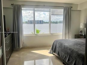 1100 NE 191st St 33, Miami FL 33179