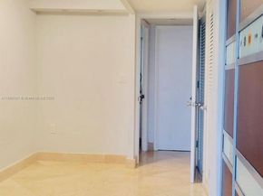 1100 NE 191st St 33, Miami FL 33179