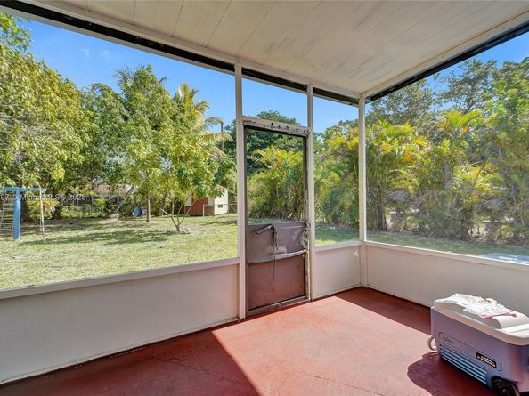 45 NW 127th St, North Miami FL 33168