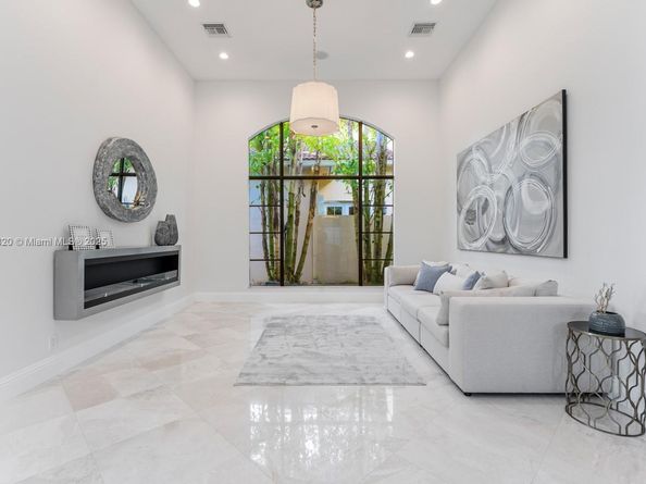 17937 Villa Club Way, Boca Raton FL 33496