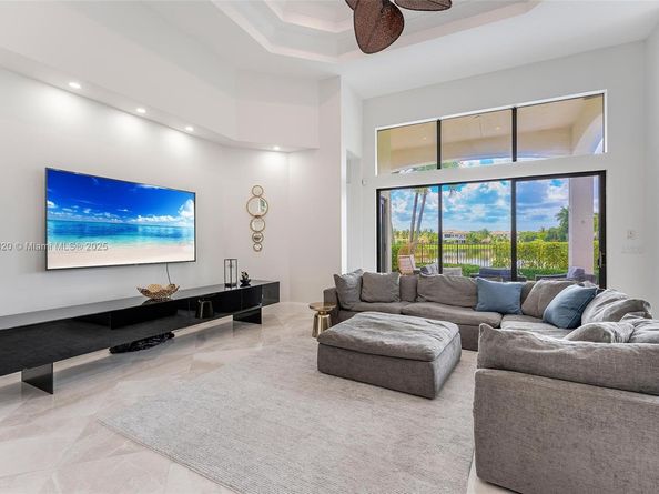 17937 Villa Club Way, Boca Raton FL 33496
