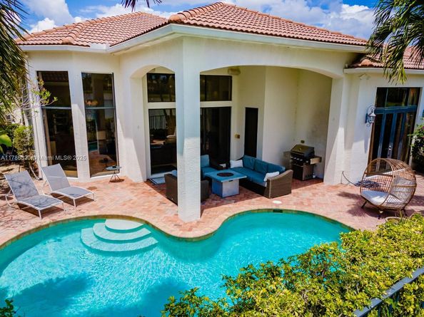 17937 Villa Club Way, Boca Raton FL 33496