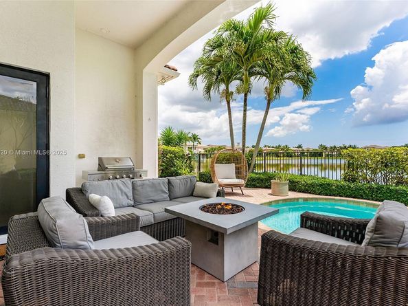 17937 Villa Club Way, Boca Raton FL 33496