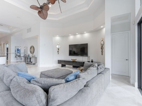 17937 Villa Club Way, Boca Raton FL 33496
