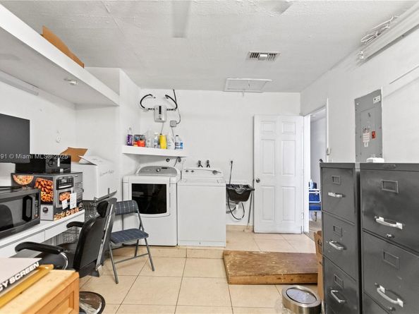 17320 NW 66th Pl, Hialeah FL 33015