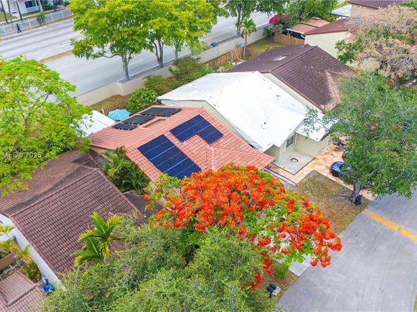 17320 NW 66th Pl, Hialeah FL 33015