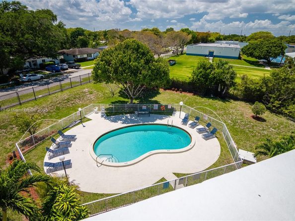 1801 NE 140th St 306, North Miami FL 33181