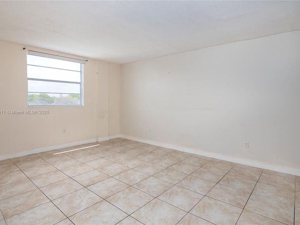 1801 NE 140th St 306, North Miami FL 33181