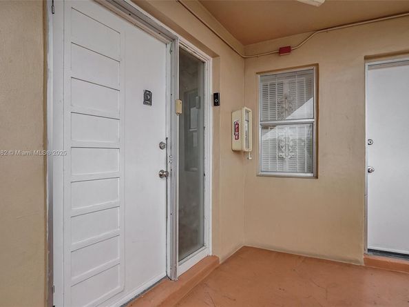 1301 NE 191st St F417, Miami FL 33179