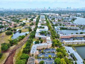 1301 NE 191st St F417, Miami FL 33179