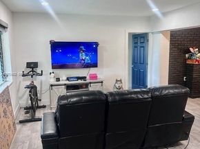 700 SW 44th Pl, Miami FL 33134