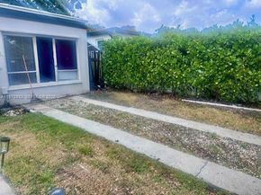 700 SW 44th Pl, Miami FL 33134