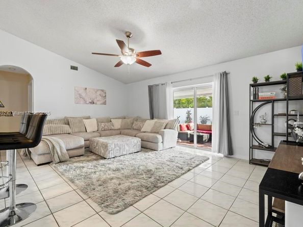 155 Kings Way, Royal Palm Beach FL 33411