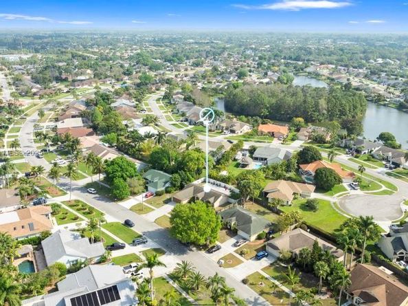 155 Kings Way, Royal Palm Beach FL 33411