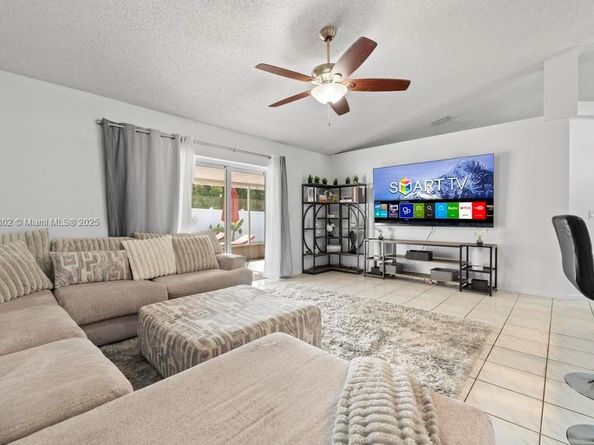 155 Kings Way, Royal Palm Beach FL 33411