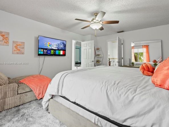 155 Kings Way, Royal Palm Beach FL 33411