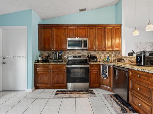 155 Kings Way, Royal Palm Beach FL 33411