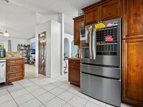 155 Kings Way, Royal Palm Beach FL 33411