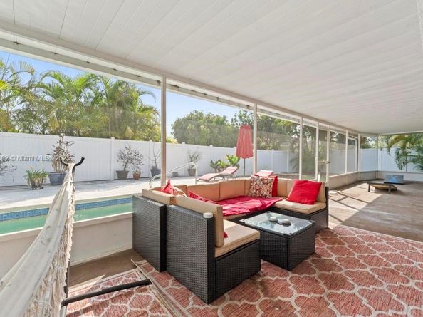 155 Kings Way, Royal Palm Beach FL 33411