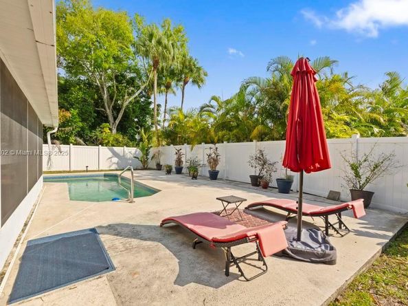 155 Kings Way, Royal Palm Beach FL 33411