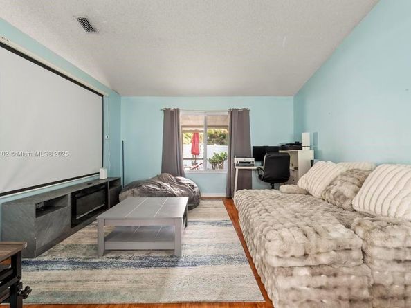 155 Kings Way, Royal Palm Beach FL 33411