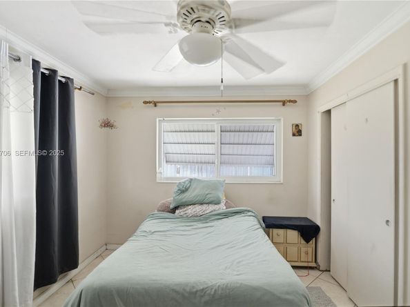 1441 NE 42nd St, Oakland Park FL 33334