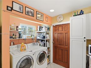 1441 NE 42nd St, Oakland Park FL 33334