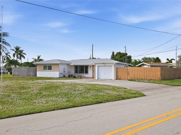 1441 NE 42nd St, Oakland Park FL 33334