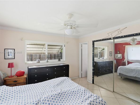 1441 NE 42nd St, Oakland Park FL 33334