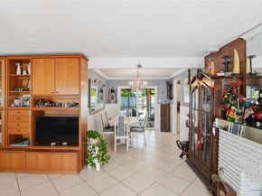 1441 NE 42nd St, Oakland Park FL 33334