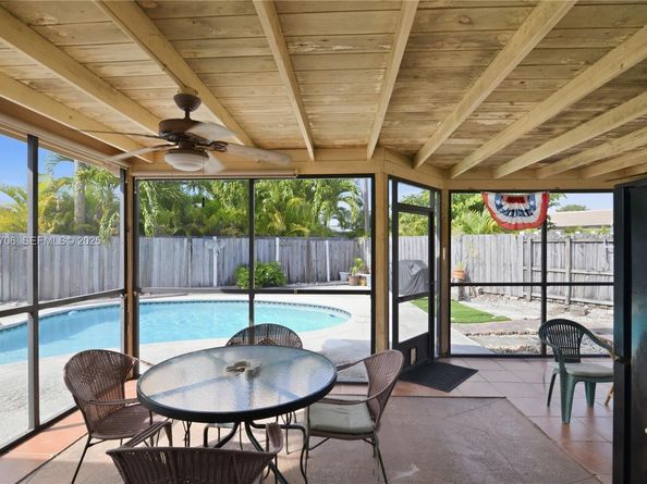 1441 NE 42nd St, Oakland Park FL 33334