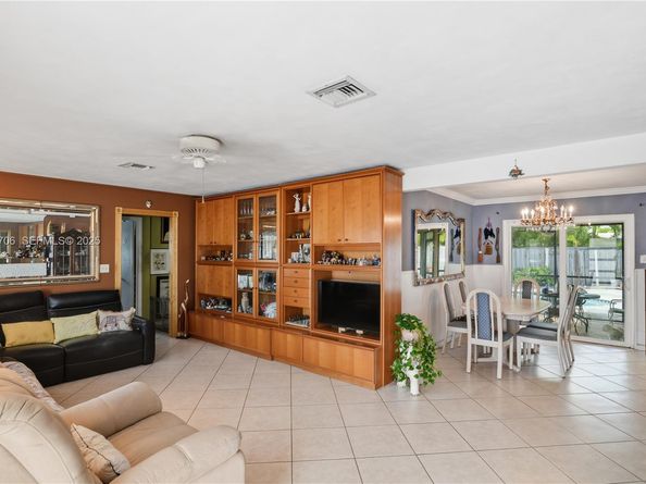 1441 NE 42nd St, Oakland Park FL 33334