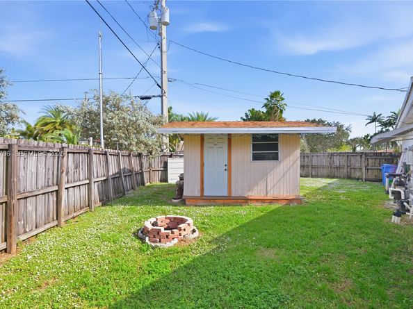 1441 NE 42nd St, Oakland Park FL 33334