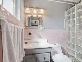 1441 NE 42nd St, Oakland Park FL 33334