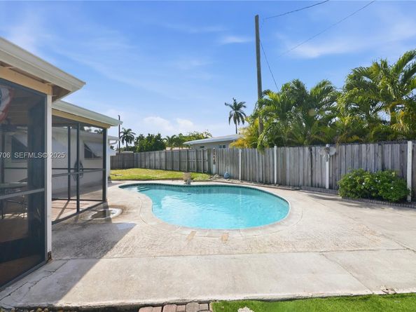 1441 NE 42nd St, Oakland Park FL 33334