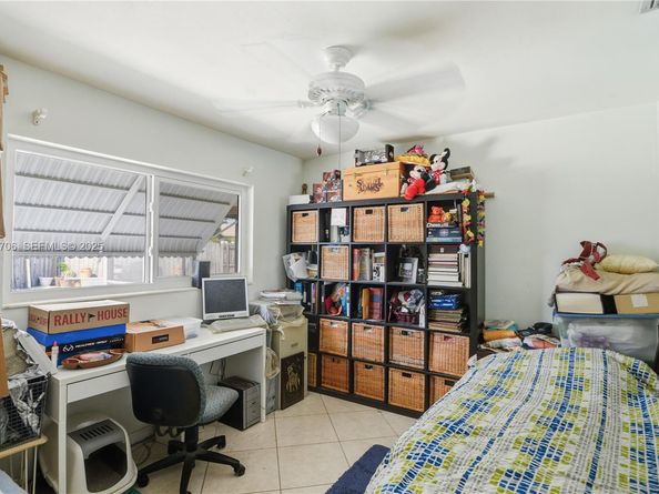 1441 NE 42nd St, Oakland Park FL 33334