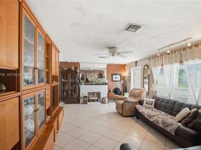 1441 NE 42nd St, Oakland Park FL 33334