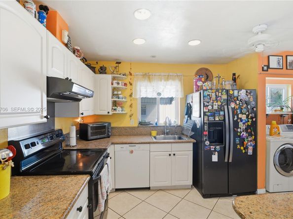 1441 NE 42nd St, Oakland Park FL 33334